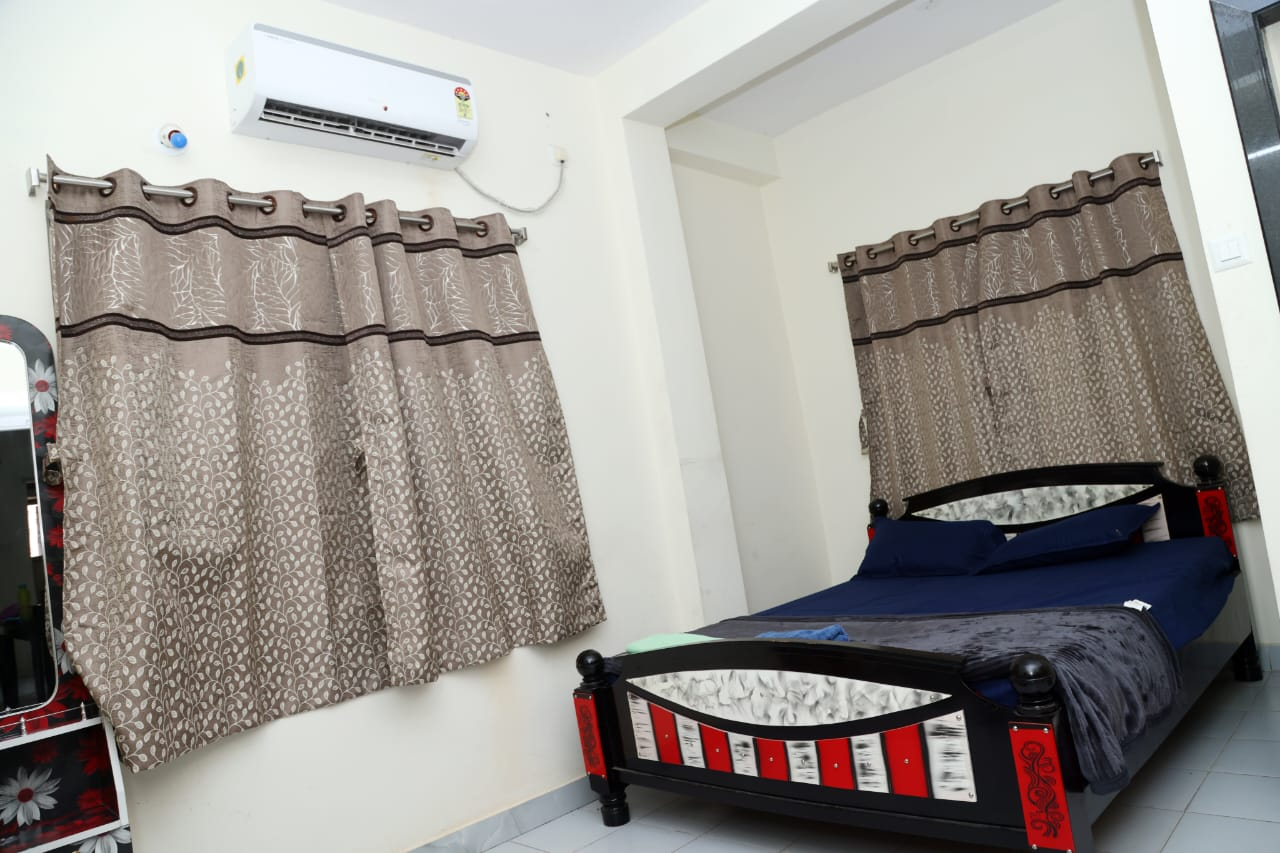 Frndspace bedroom with blue bedding