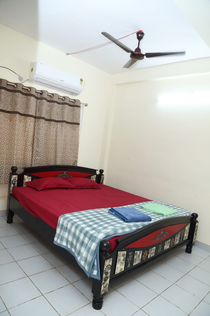Frndspace bedroom with red bedding